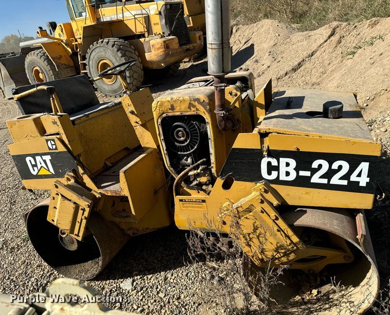 image for item DW2309 1987 Caterpillar CB-224 double drum vibratory roller