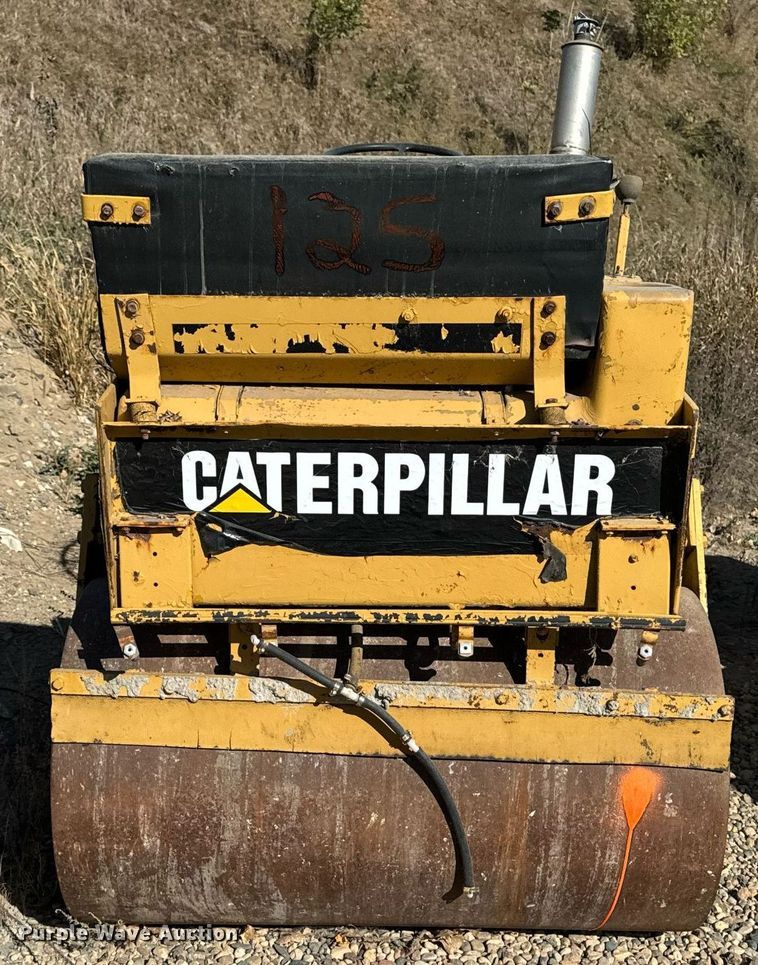 image for item DW2309 1987 Caterpillar CB-224 double drum vibratory roller