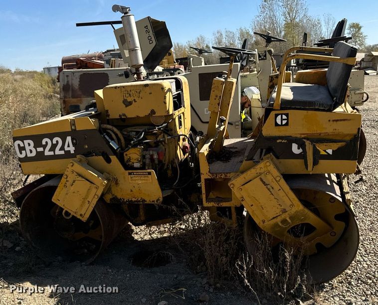 image for item DW2309 1987 Caterpillar CB-224 double drum vibratory roller