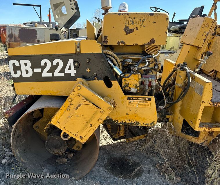 image for item DW2309 1987 Caterpillar CB-224 double drum vibratory roller