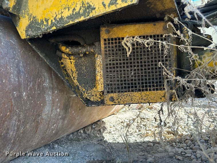 image for item DW2309 1987 Caterpillar CB-224 double drum vibratory roller