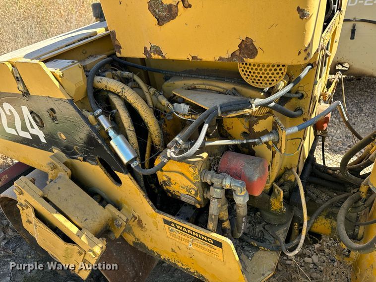 image for item DW2309 1987 Caterpillar CB-224 double drum vibratory roller