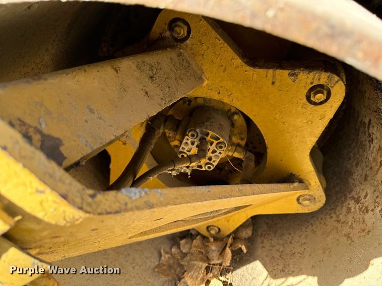 image for item DW2309 1987 Caterpillar CB-224 double drum vibratory roller