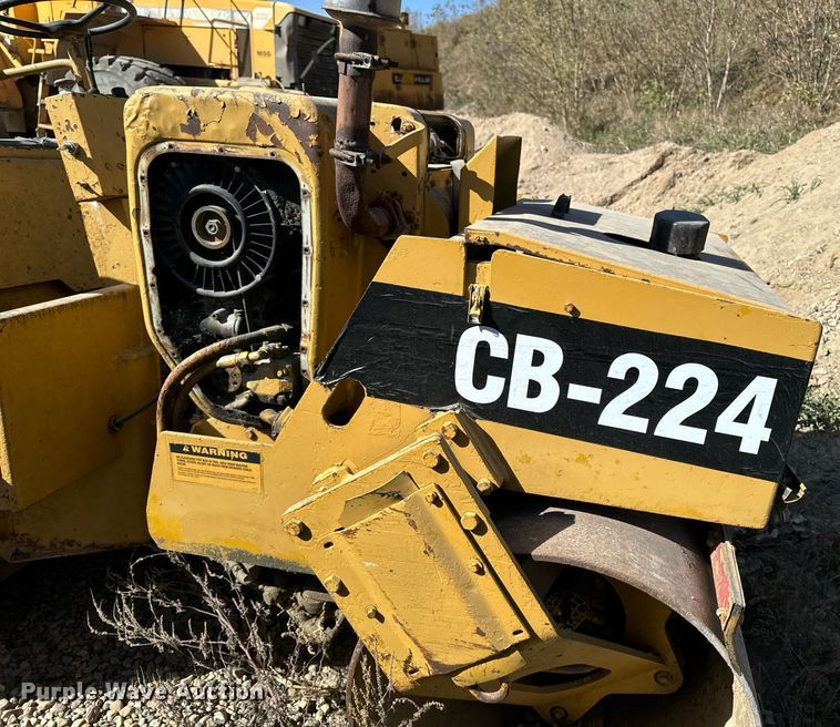 image for item DW2309 1987 Caterpillar CB-224 double drum vibratory roller
