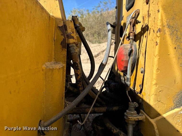 image for item DW2309 1987 Caterpillar CB-224 double drum vibratory roller