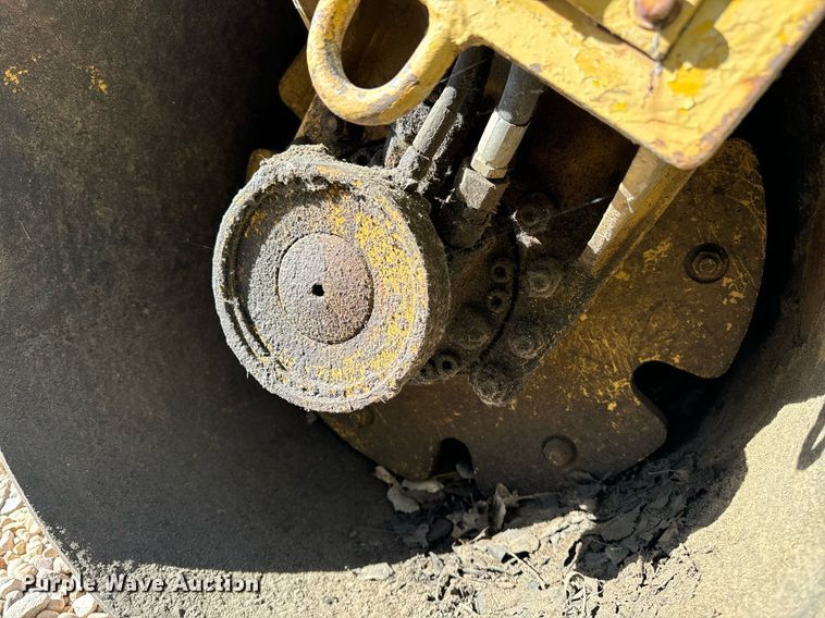 image for item DW2309 1987 Caterpillar CB-224 double drum vibratory roller