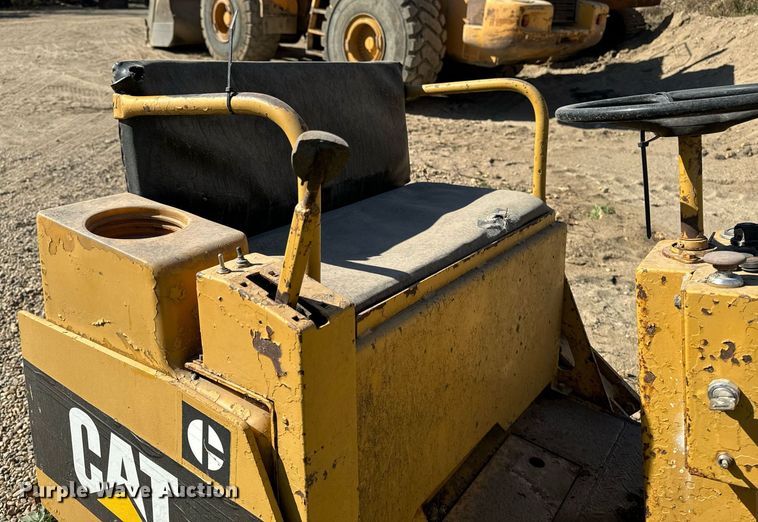 image for item DW2309 1987 Caterpillar CB-224 double drum vibratory roller