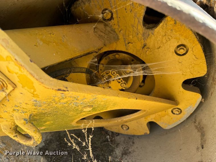 image for item DW2309 1987 Caterpillar CB-224 double drum vibratory roller