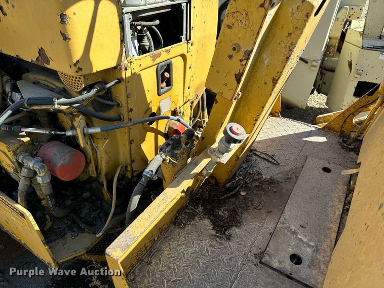 image for item DW2309 1987 Caterpillar CB-224 double drum vibratory roller