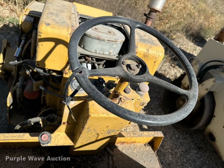 image for item DW2309 1987 Caterpillar CB-224 double drum vibratory roller