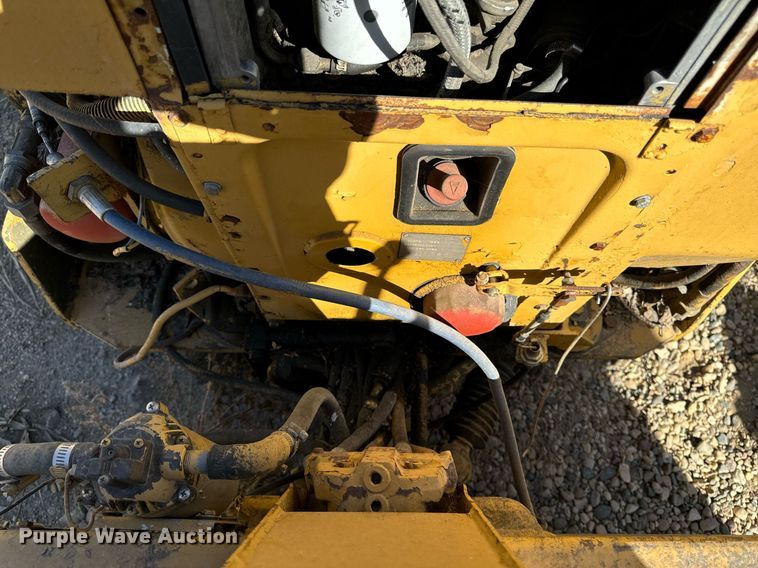 image for item DW2309 1987 Caterpillar CB-224 double drum vibratory roller