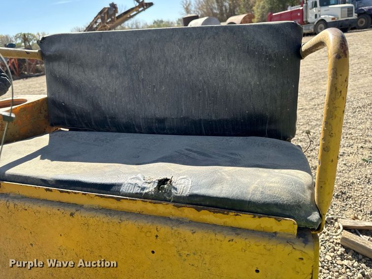 image for item DW2309 1987 Caterpillar CB-224 double drum vibratory roller