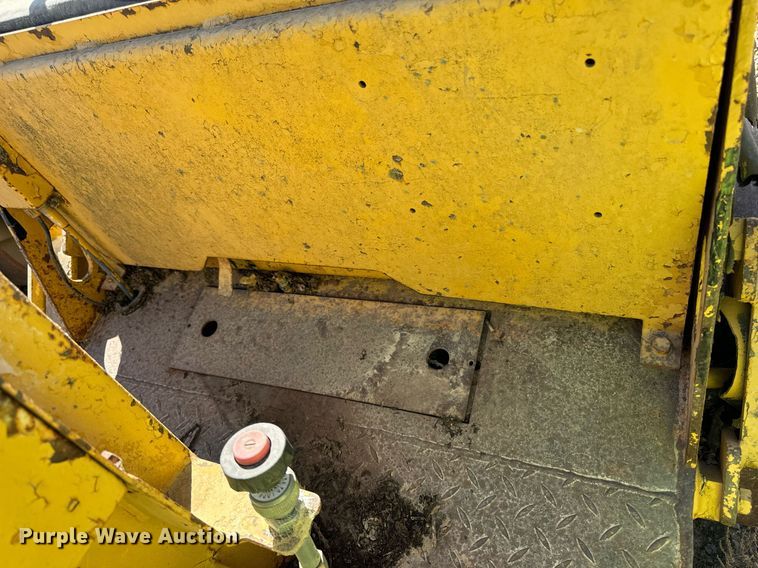 image for item DW2309 1987 Caterpillar CB-224 double drum vibratory roller