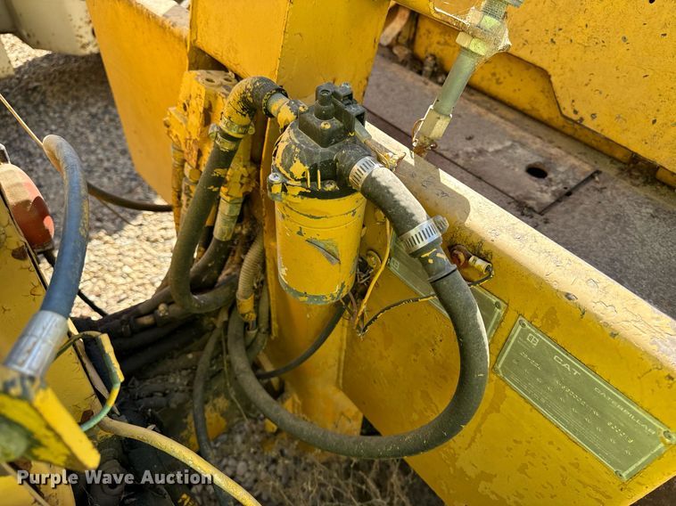 image for item DW2309 1987 Caterpillar CB-224 double drum vibratory roller