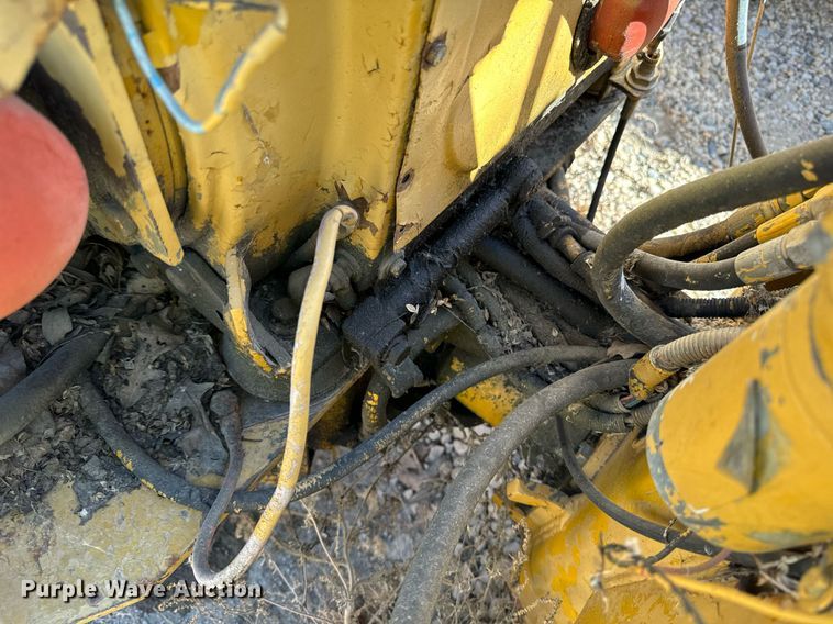 image for item DW2309 1987 Caterpillar CB-224 double drum vibratory roller