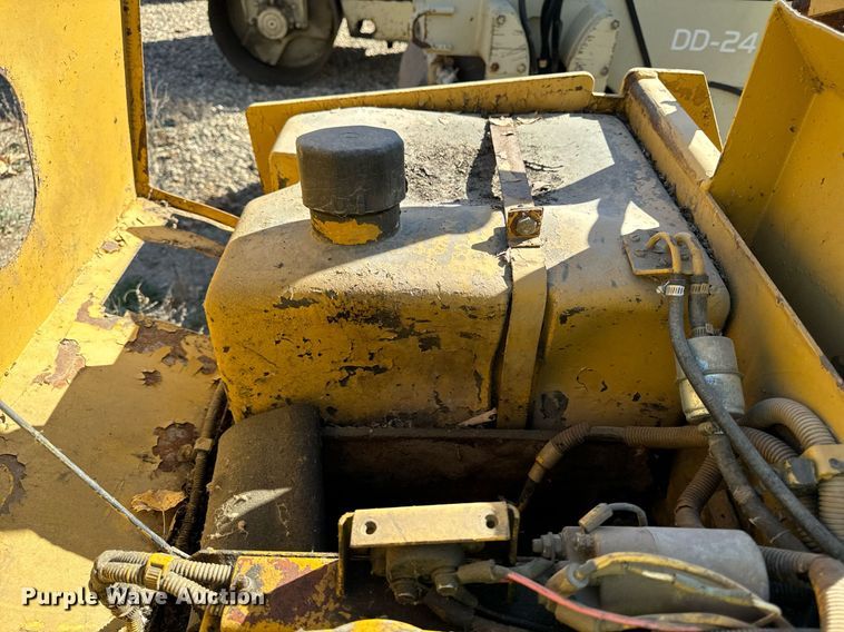 image for item DW2309 1987 Caterpillar CB-224 double drum vibratory roller