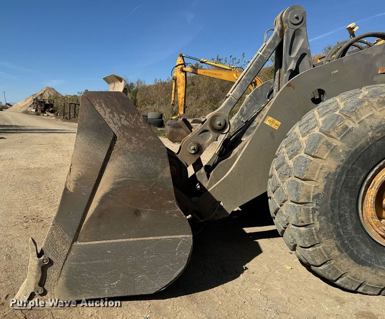 image for item DW2311 1999 Volvo L220D wheel loader