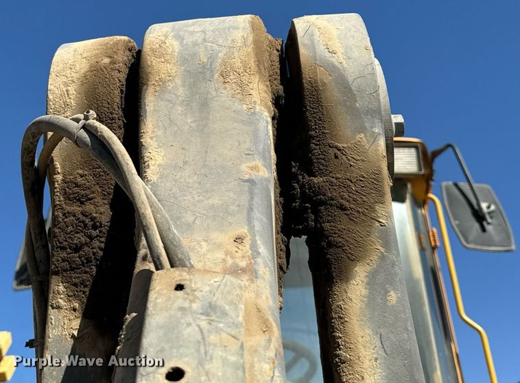 image for item DW2311 1999 Volvo L220D wheel loader