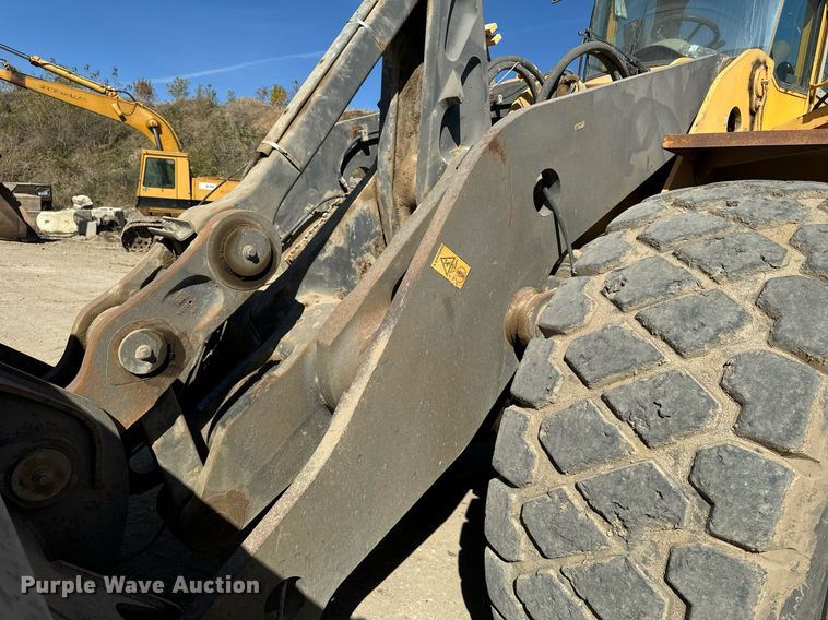 image for item DW2311 1999 Volvo L220D wheel loader