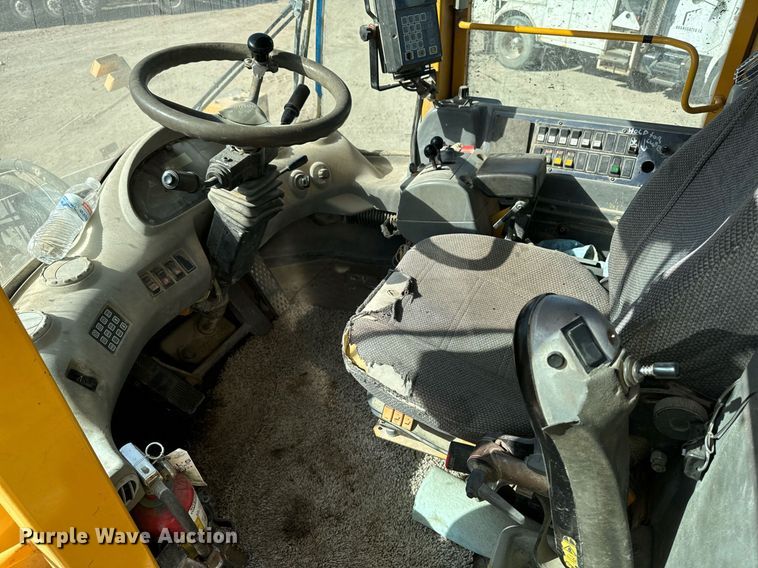 image for item DW2311 1999 Volvo L220D wheel loader