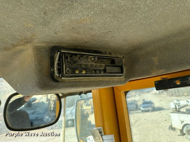 image for item DW2311 1999 Volvo L220D wheel loader