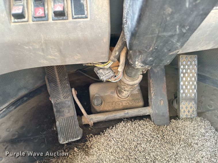 image for item DW2311 1999 Volvo L220D wheel loader