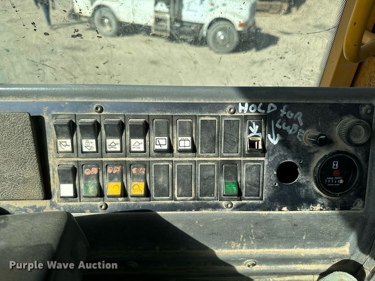 image for item DW2311 1999 Volvo L220D wheel loader