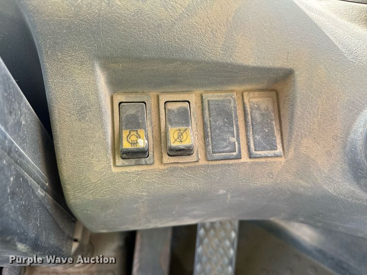image for item DW2311 1999 Volvo L220D wheel loader