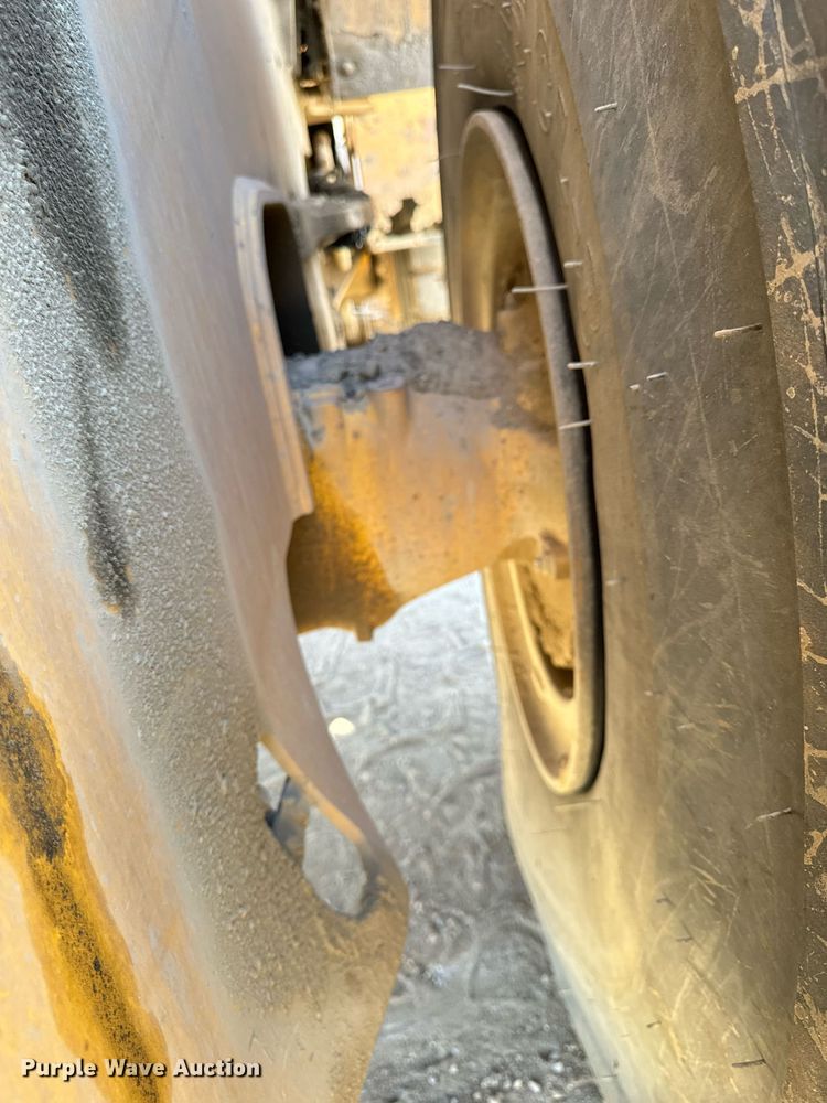 image for item DW2311 1999 Volvo L220D wheel loader