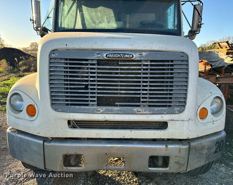image for item DW2312 2000 Freightliner FL112 dump truck