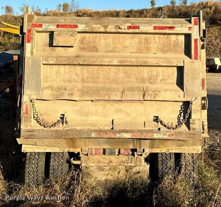 image for item DW2312 2000 Freightliner FL112 dump truck