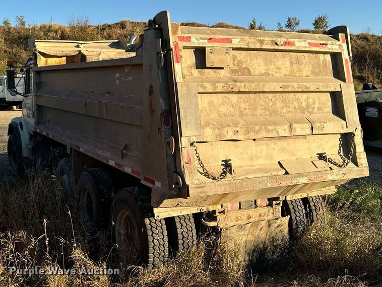 image for item DW2312 2000 Freightliner FL112 dump truck