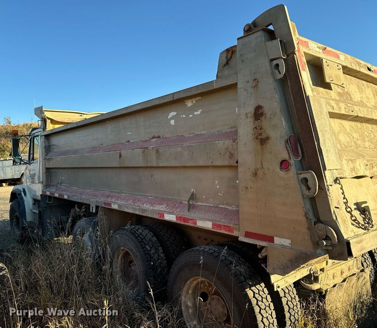 image for item DW2312 2000 Freightliner FL112 dump truck