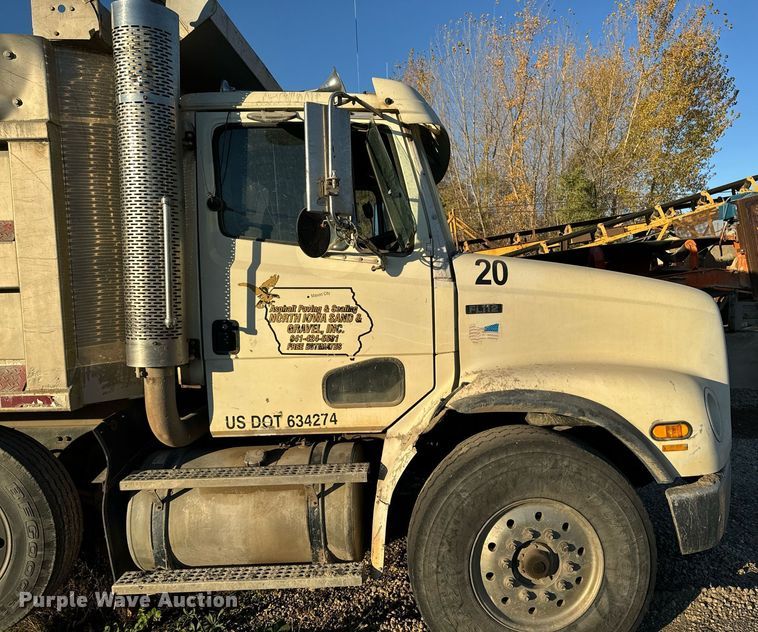 image for item DW2312 2000 Freightliner FL112 dump truck