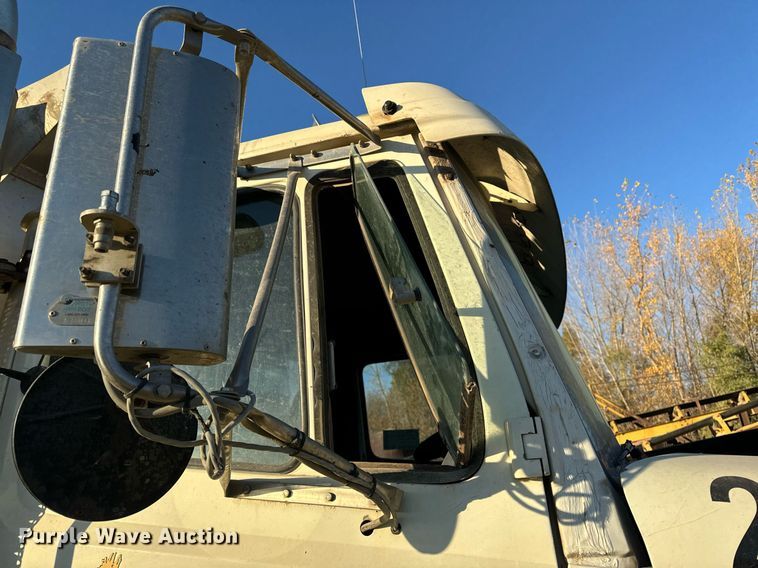 image for item DW2312 2000 Freightliner FL112 dump truck