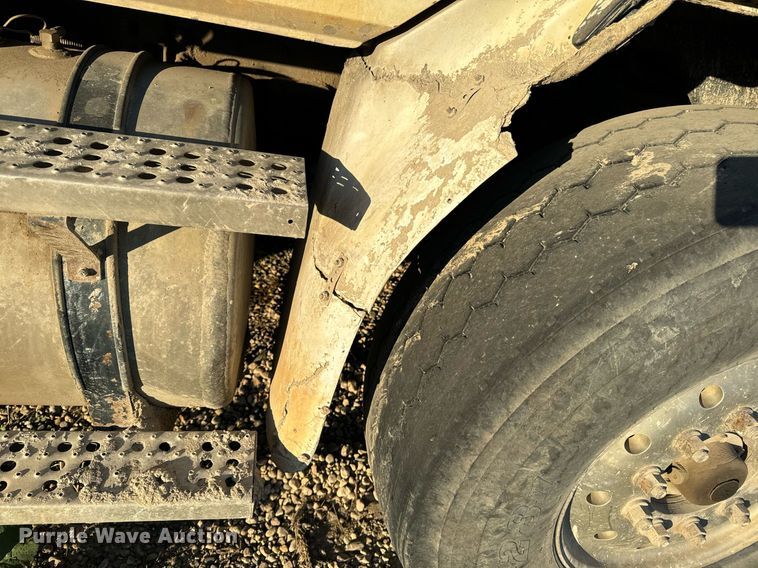 image for item DW2312 2000 Freightliner FL112 dump truck