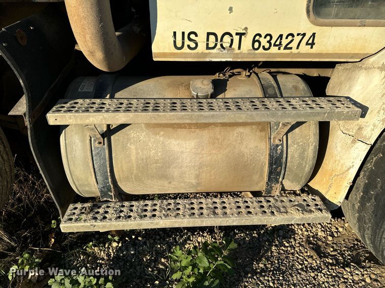 image for item DW2312 2000 Freightliner FL112 dump truck