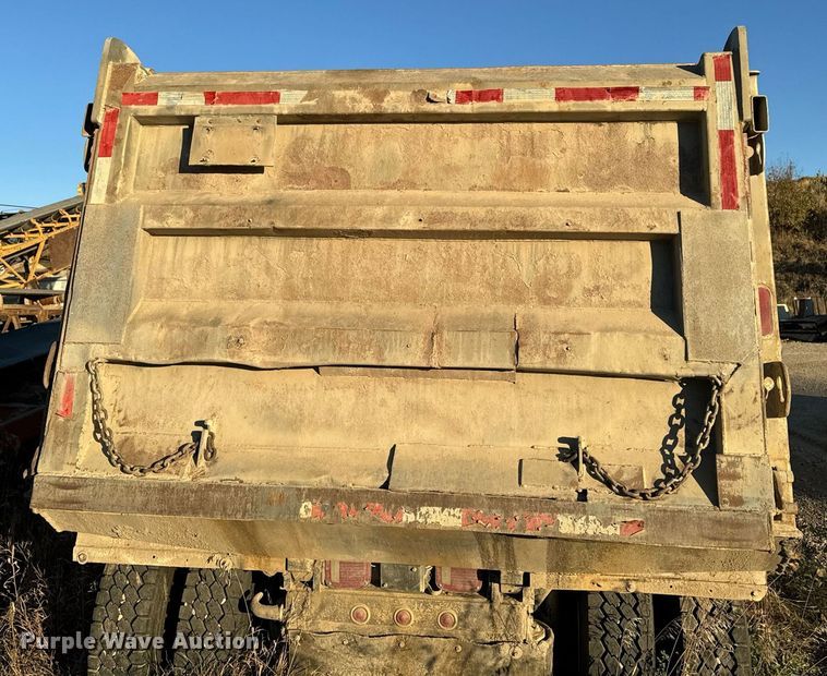 image for item DW2312 2000 Freightliner FL112 dump truck