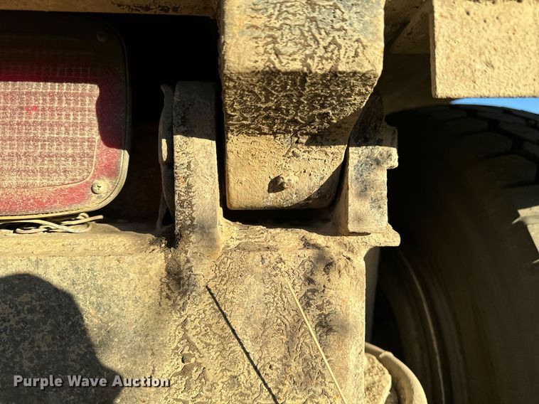 image for item DW2312 2000 Freightliner FL112 dump truck