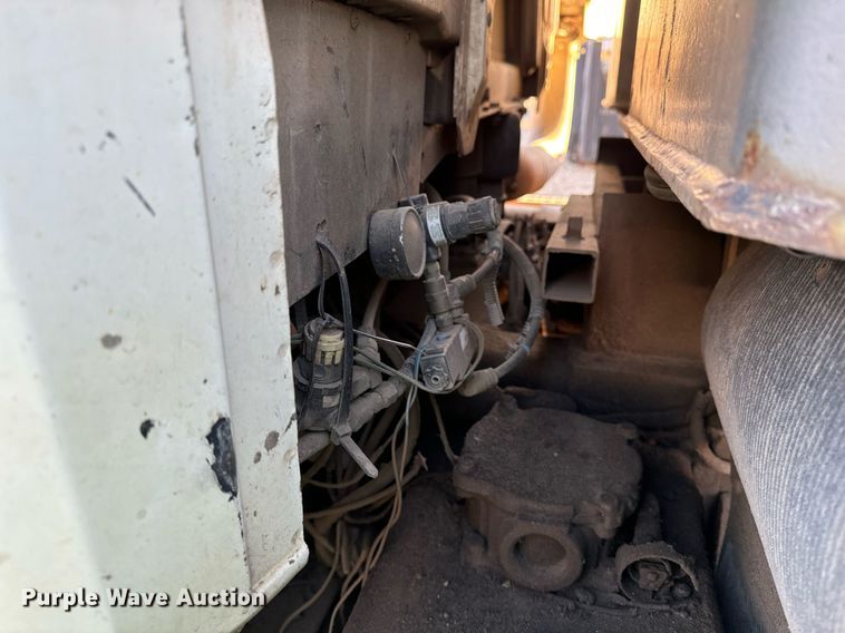 image for item DW2312 2000 Freightliner FL112 dump truck