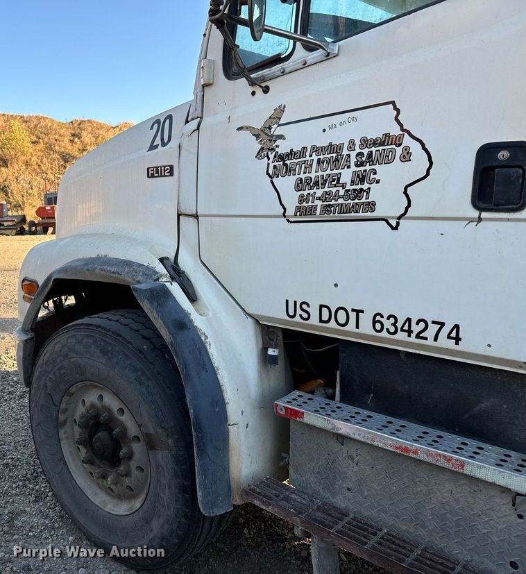 image for item DW2312 2000 Freightliner FL112 dump truck