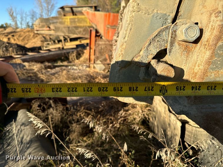 image for item DW2312 2000 Freightliner FL112 dump truck