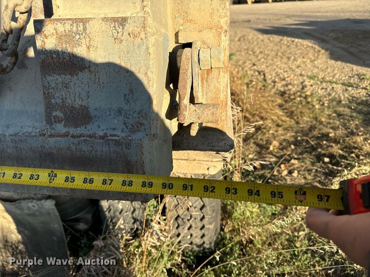 image for item DW2312 2000 Freightliner FL112 dump truck