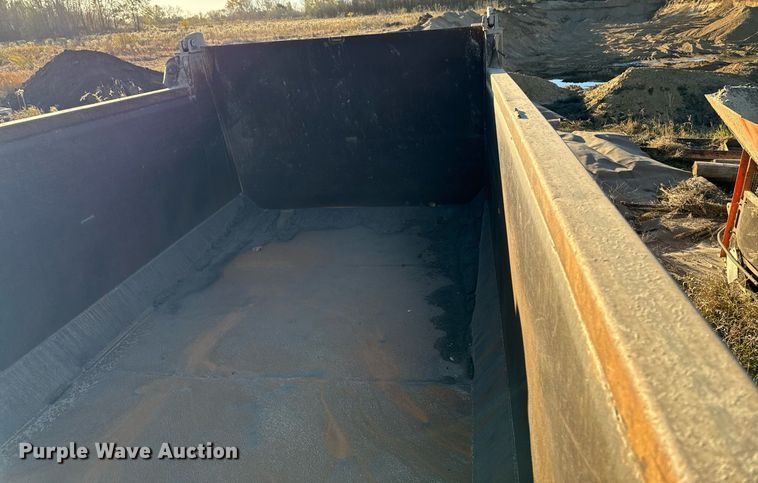 image for item DW2312 2000 Freightliner FL112 dump truck