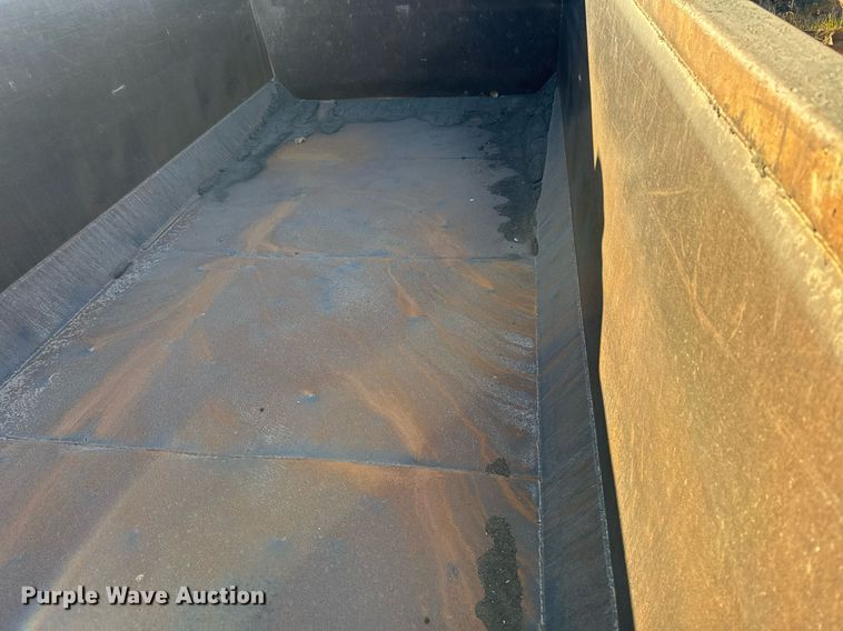 image for item DW2312 2000 Freightliner FL112 dump truck