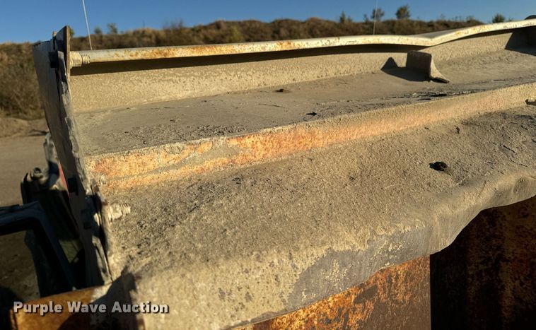 image for item DW2312 2000 Freightliner FL112 dump truck