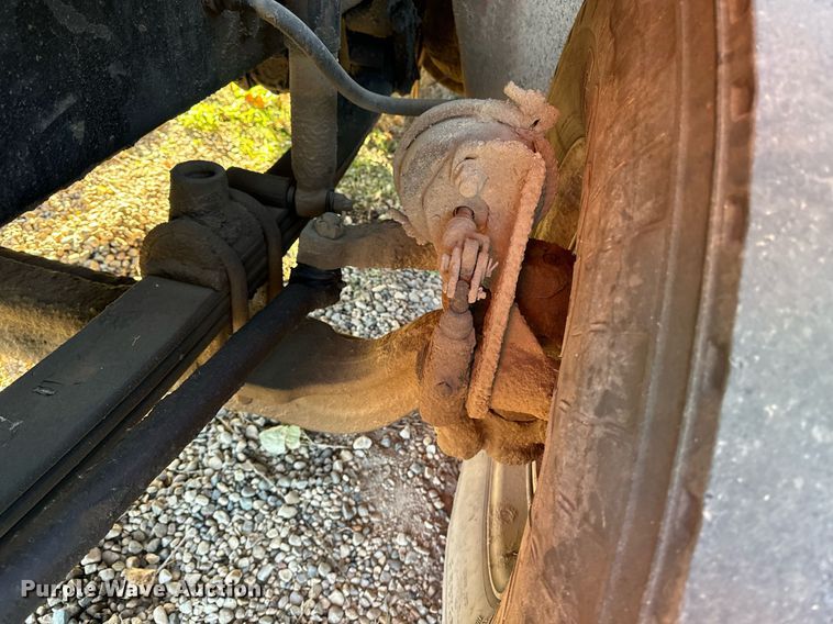 image for item DW2312 2000 Freightliner FL112 dump truck