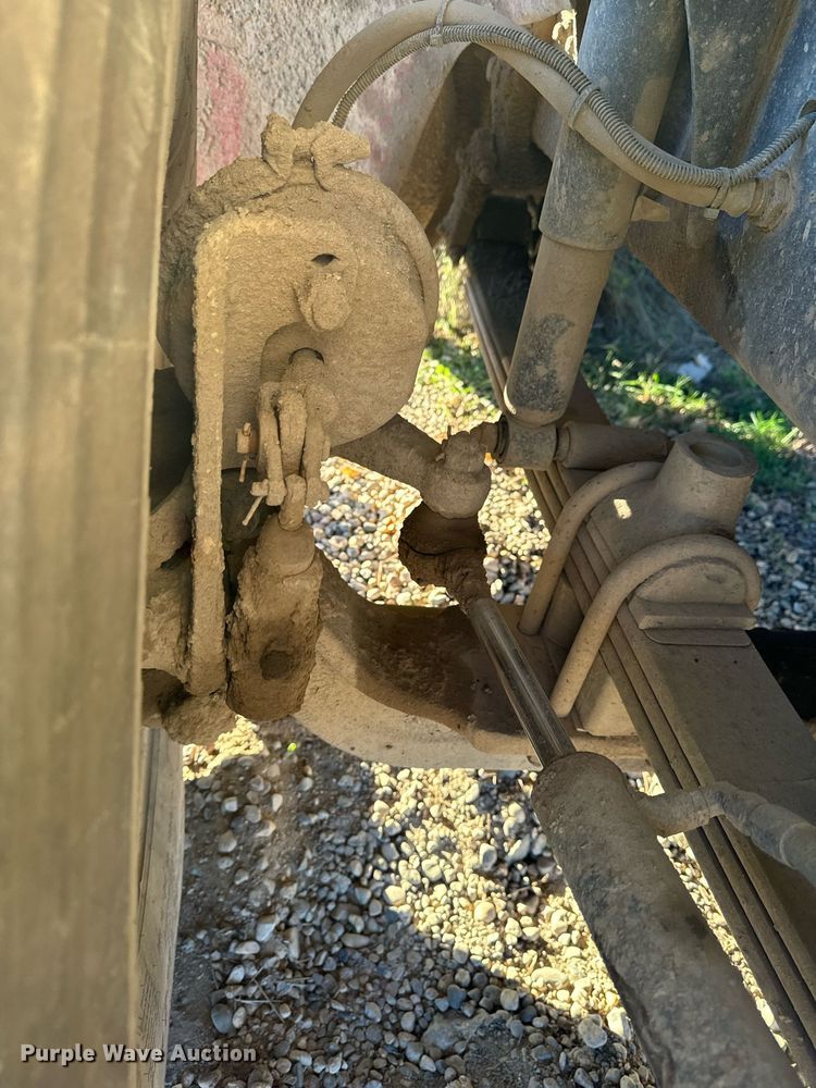 image for item DW2312 2000 Freightliner FL112 dump truck