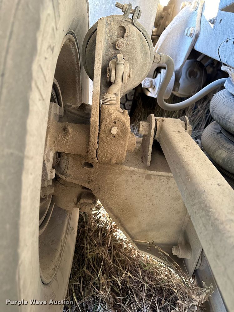 image for item DW2312 2000 Freightliner FL112 dump truck