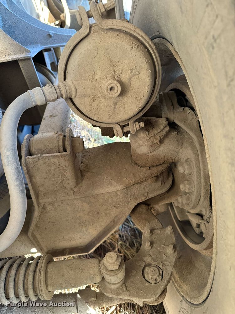 image for item DW2312 2000 Freightliner FL112 dump truck